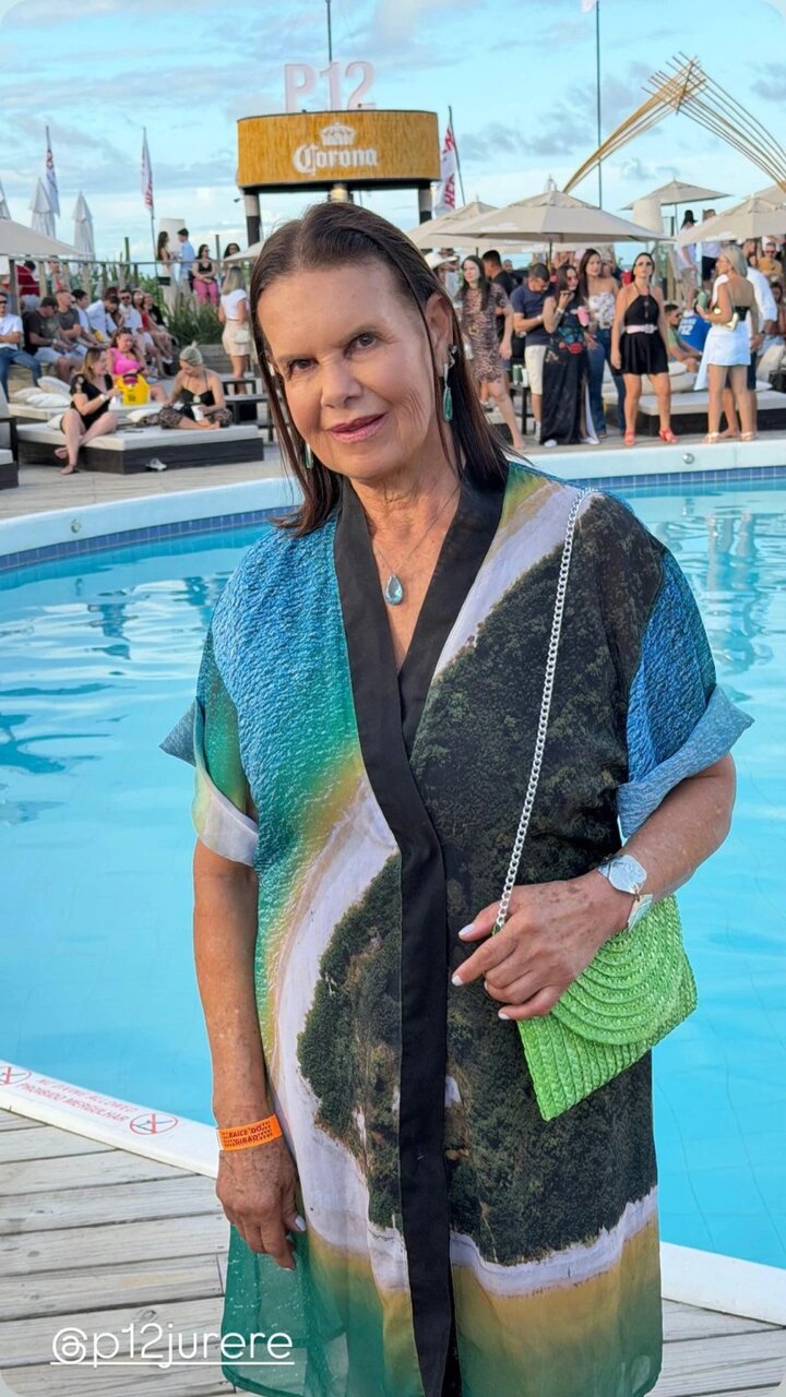 Woman wearing a kimono printed with Cristiano Chaussard's artwork at P12 Jurerê